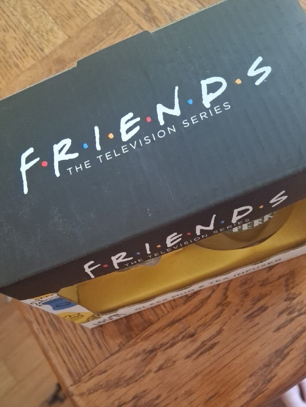 FRIENDS Central Perk Glass Mug & Tea Infuser - Green/Red/White - Picture 4 of 4